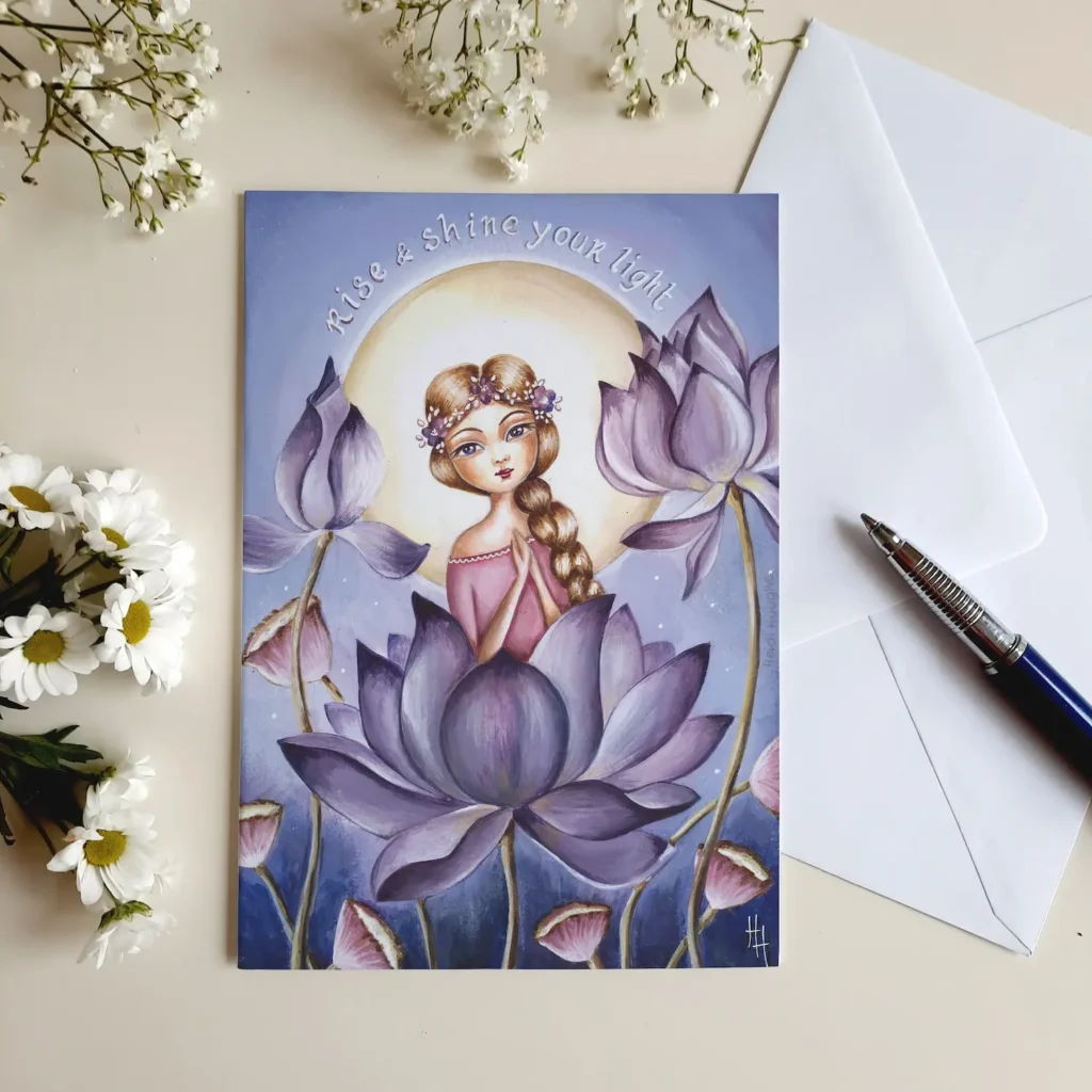 Wenskaart van meisje op lotusbloem met de zon op de achtergrond en de quote Rise and shine your light