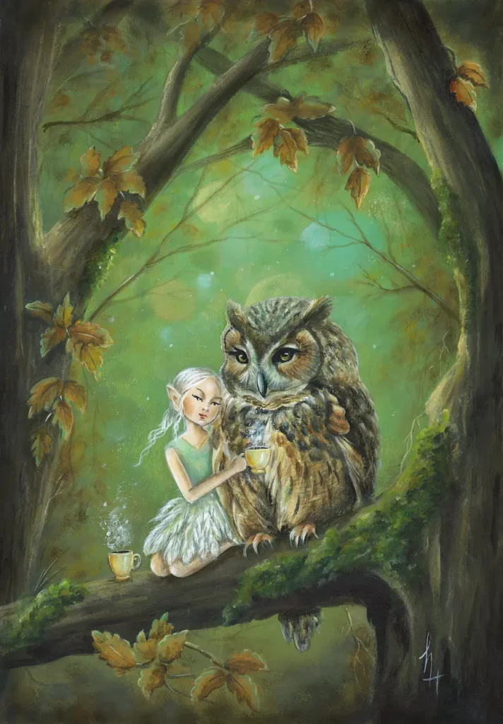 bosuil en elf zitten op een tak in het bos terwijl ze een kopje thee drinken