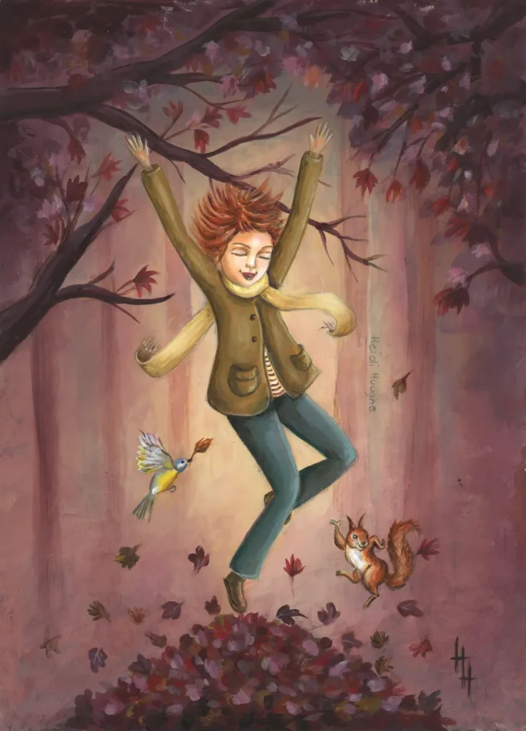 Jongetje met eekhoorntje en konijntje die in een berg met herfst bladeren springt