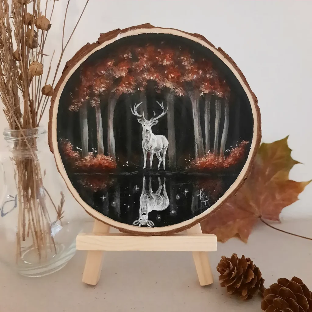 Boomschijf op ezel van wit hert in zwart rood bos aan de oever van rivier