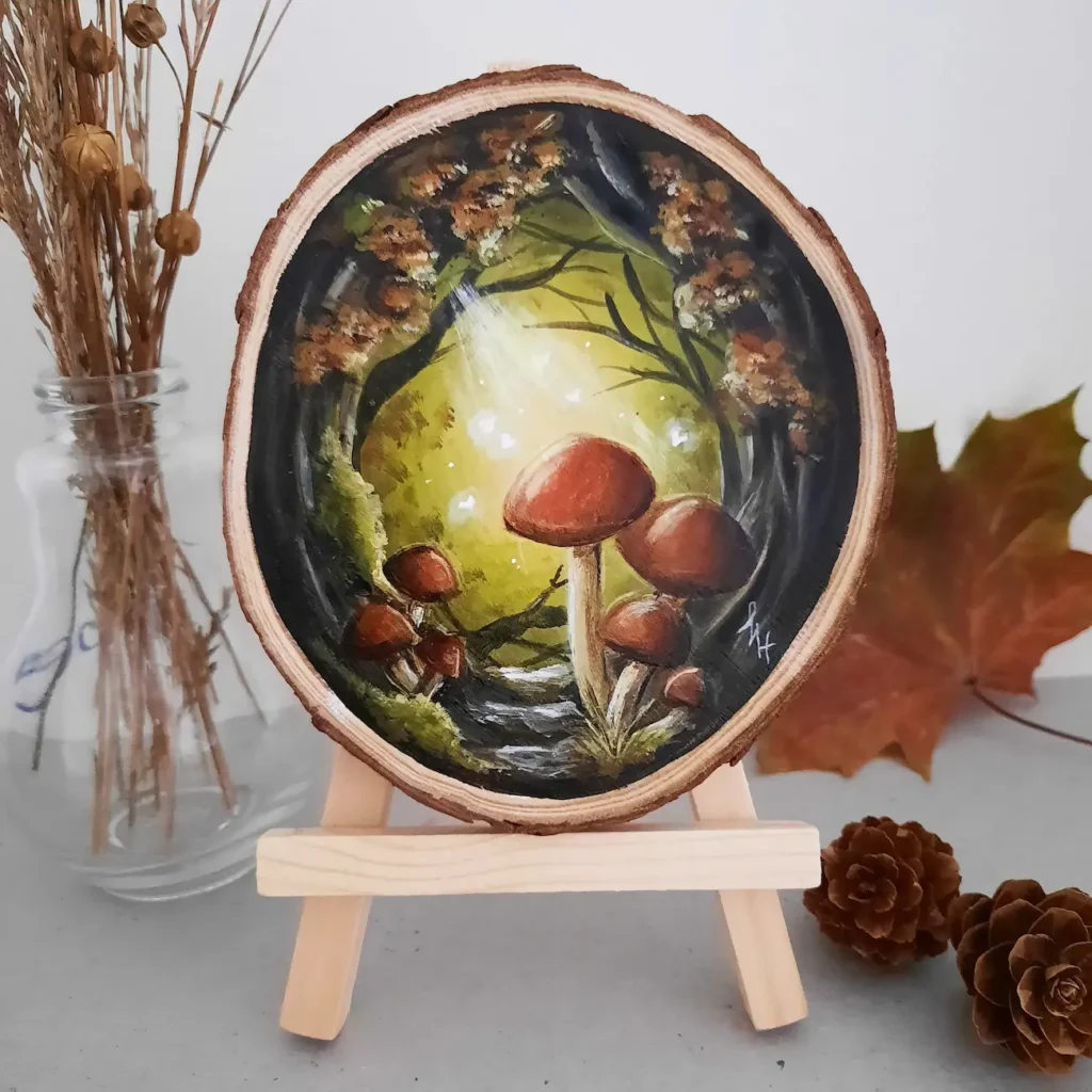 Boomschijf geel groen bos met bruine paddestoelen