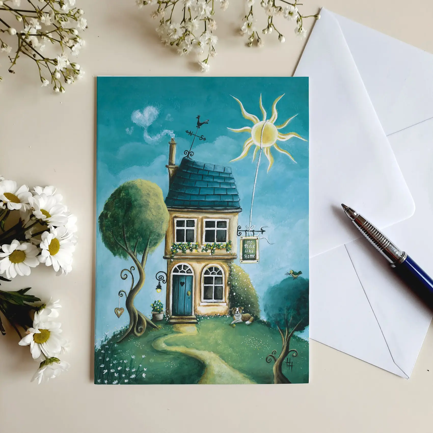 Wenskaart van huisje waar hartvormige rook uit de schoorsteen komt en de zon met een touw bevestigd is aan een bord waar no place like home op staat