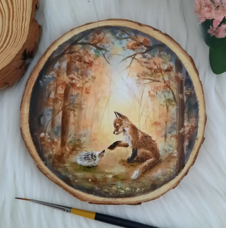 vosje met egeltje in een goud bruin bos
